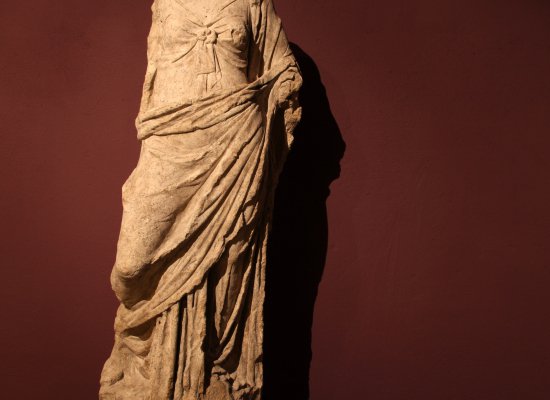 TABLE RONDE / ISIS, CLEOPATRE, IO / Visages de la déesse aux dix mille noms